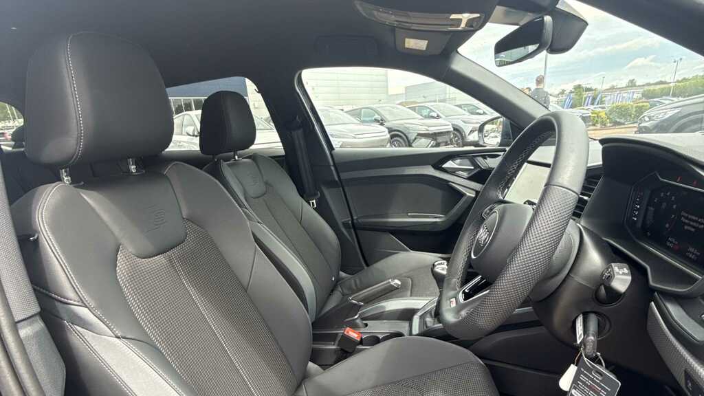 Audi A1 35 Tfsi Black Edition S Tronic 2025 Red #3