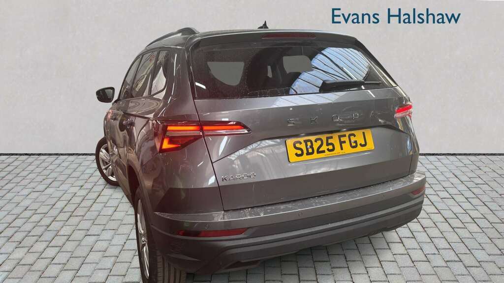 Skoda Karoq 1.5 Tsi Se Edition White #2