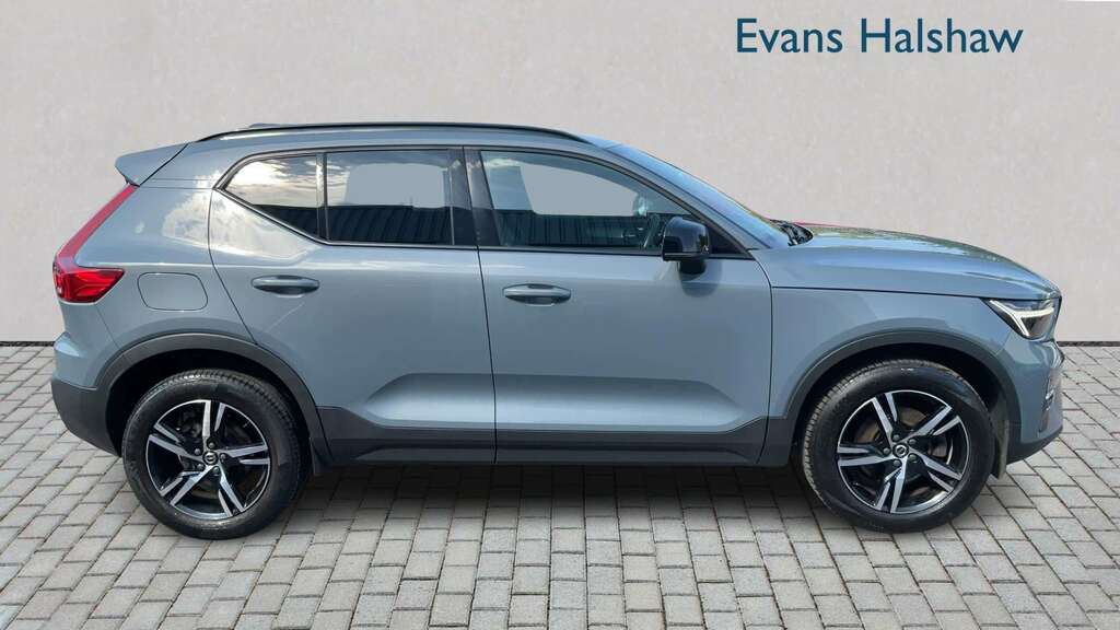 Volvo XC40 2.0 B3p Plus Dark 2023 YN72RYG Grey #3