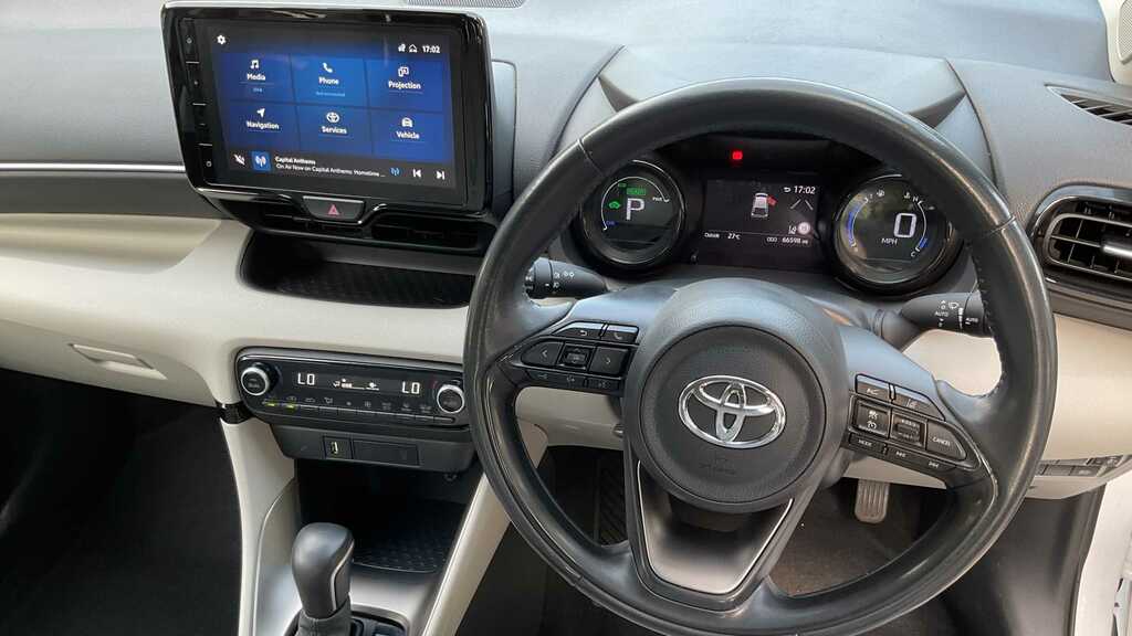 Toyota Yaris Hatchback White #8