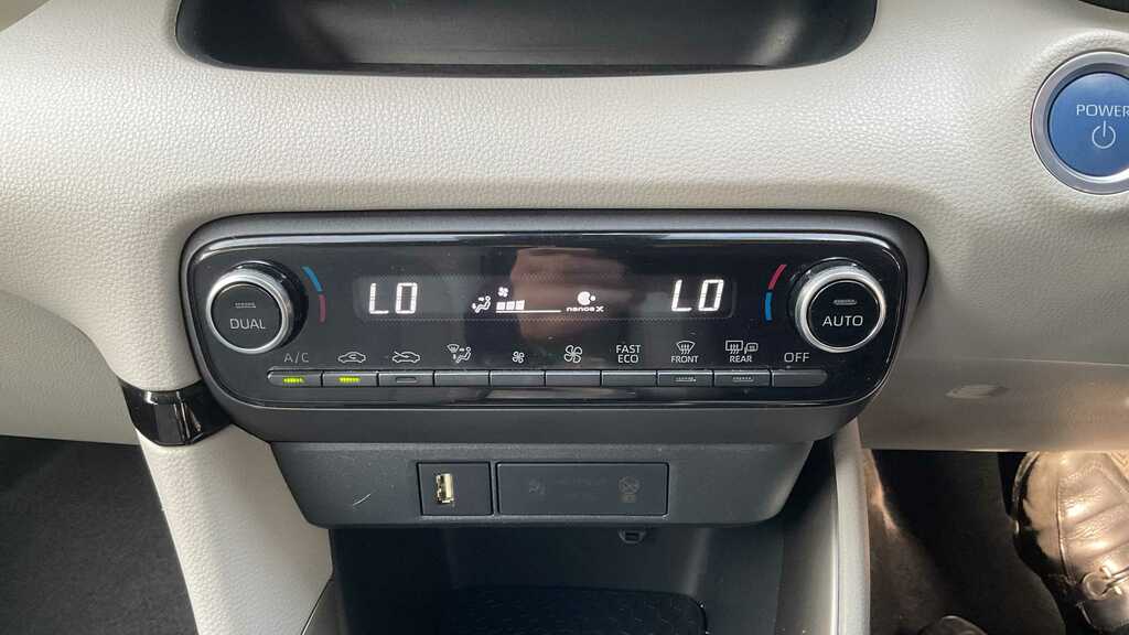 Toyota Yaris Hatchback White #11
