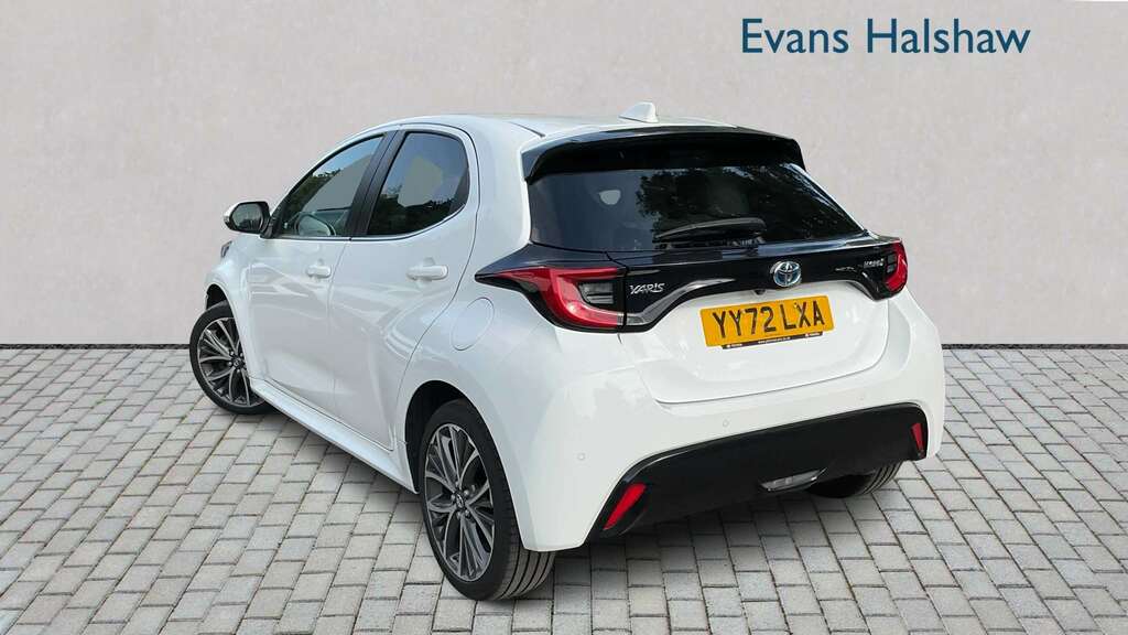 Toyota Yaris 1.5 Hybrid Excel Cvt 2022 White #3
