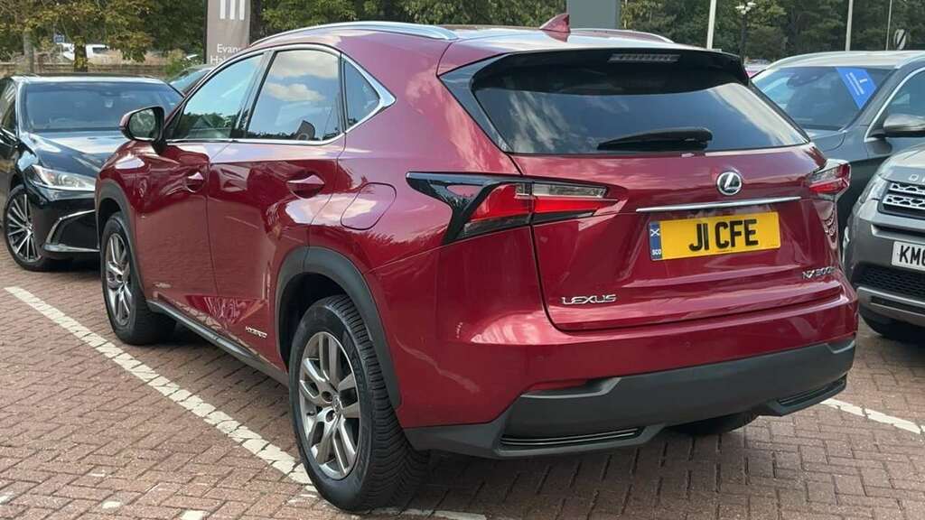 Lexus NX 300H 2.5 Luxury Cvt 2015 Red #3