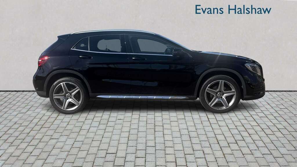 Mercedes-Benz GLA Class 220D 4Matic Amg Line Premium 2018 Black #2