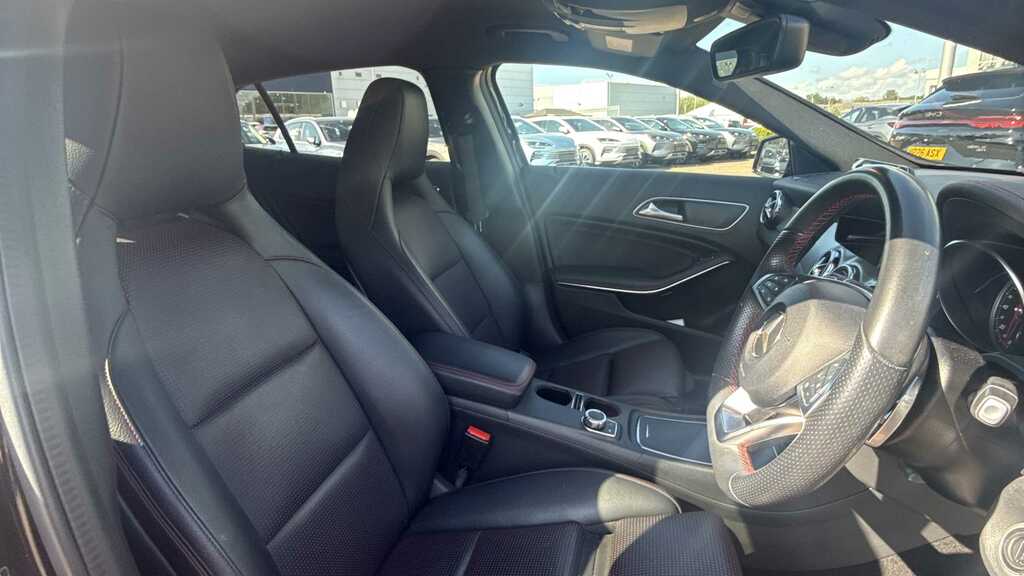 Mercedes-Benz GLA Class 220D 4Matic Amg Line Premium 2018 Black #6