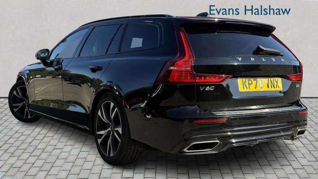 Volvo V60 2.0 B5p R Design 2020 Black #2