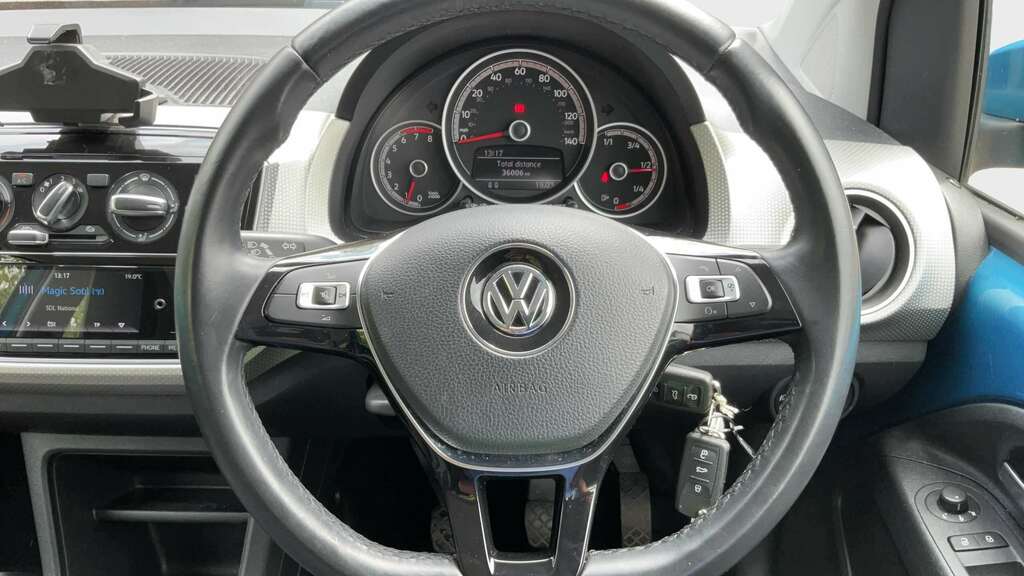 Volkswagen Up 1.0 High Euro 6 Ss Black #9