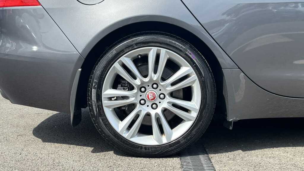 Jaguar XE 2.0 240 R-sport Silver #7