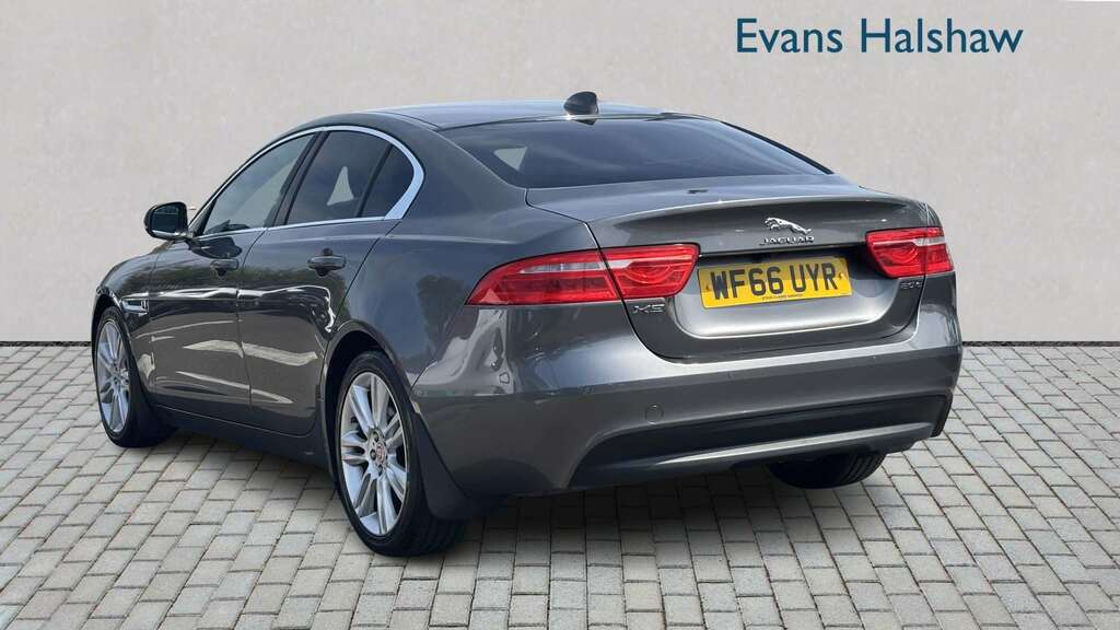 Jaguar XE 2.0 Prestige 2016 Grey #2