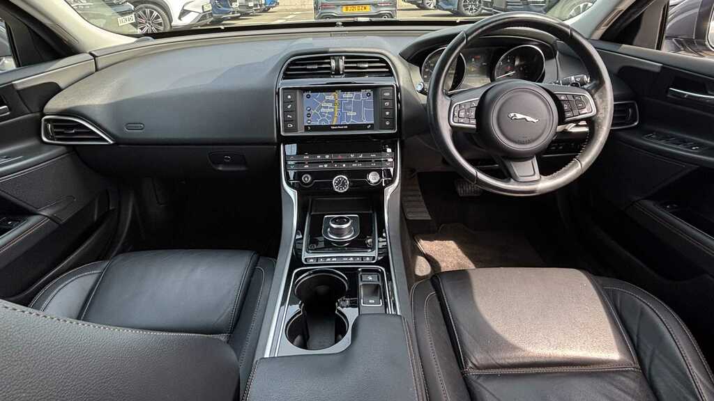 Jaguar XE 2.0 240 R-sport Silver #8