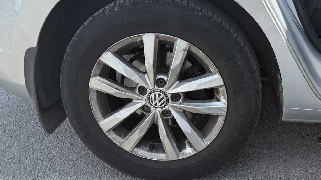 Volkswagen Touran Mpv White #9