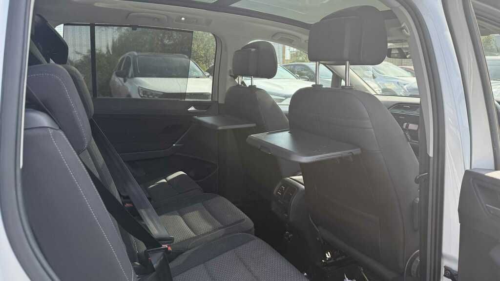 Volkswagen Touran Mpv White #11