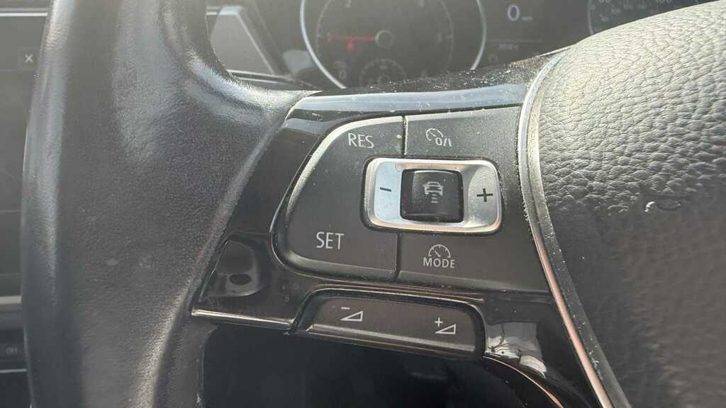 Volkswagen Touran Mpv White #15