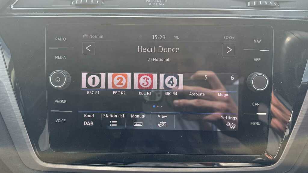Volkswagen Touran Mpv White #21