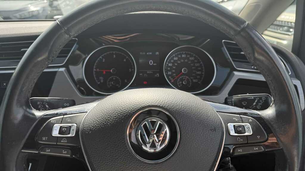 Volkswagen Touran Mpv White #14
