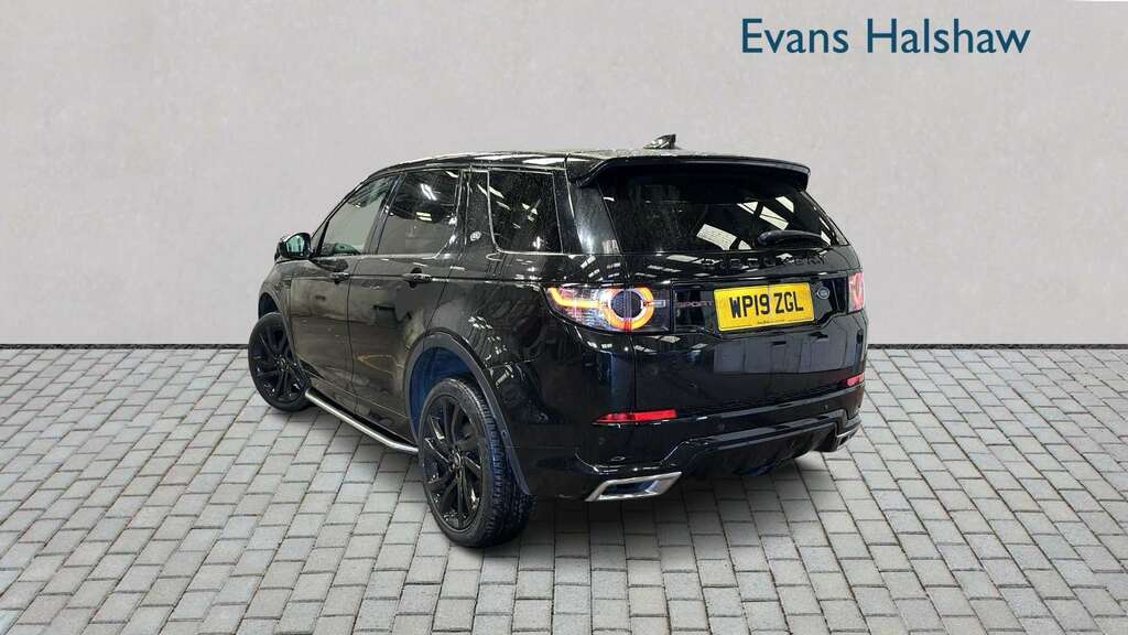 Land Rover Discovery Sport 2.0 Td4 180 Hse Luxury 2019 Black #2