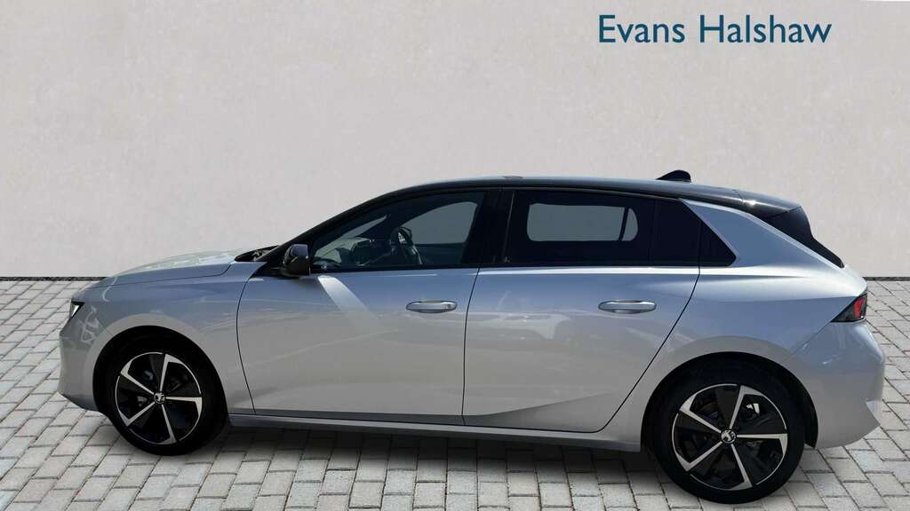 Vauxhall Astra 1.2 Turbo 130 Griffin 2026 White #4