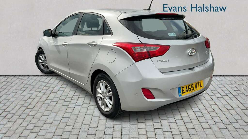 Hyundai I30 1.6 Crdi Blue Drive Se Nav 2015 Silver #2