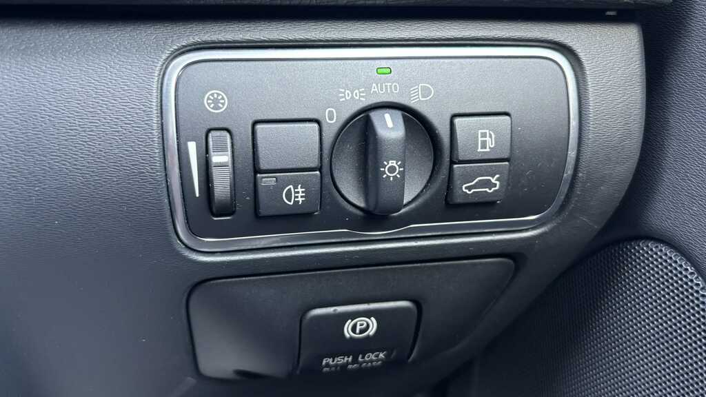 Volvo XC60 Suv 2.0 D4 R-design Euro 6 Ss 201414 White #16