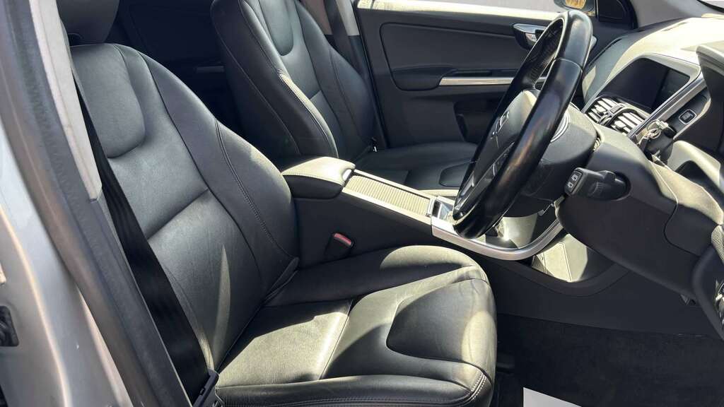 Volvo XC60 D5 215 Se Lux Nav Awd Geartronic 2014 Silver #3