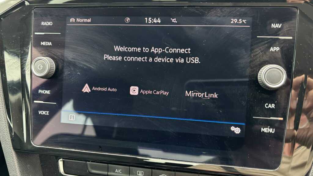Volkswagen Passat 1.6 Se Tdi Dsg 119 Bhp Silver #25