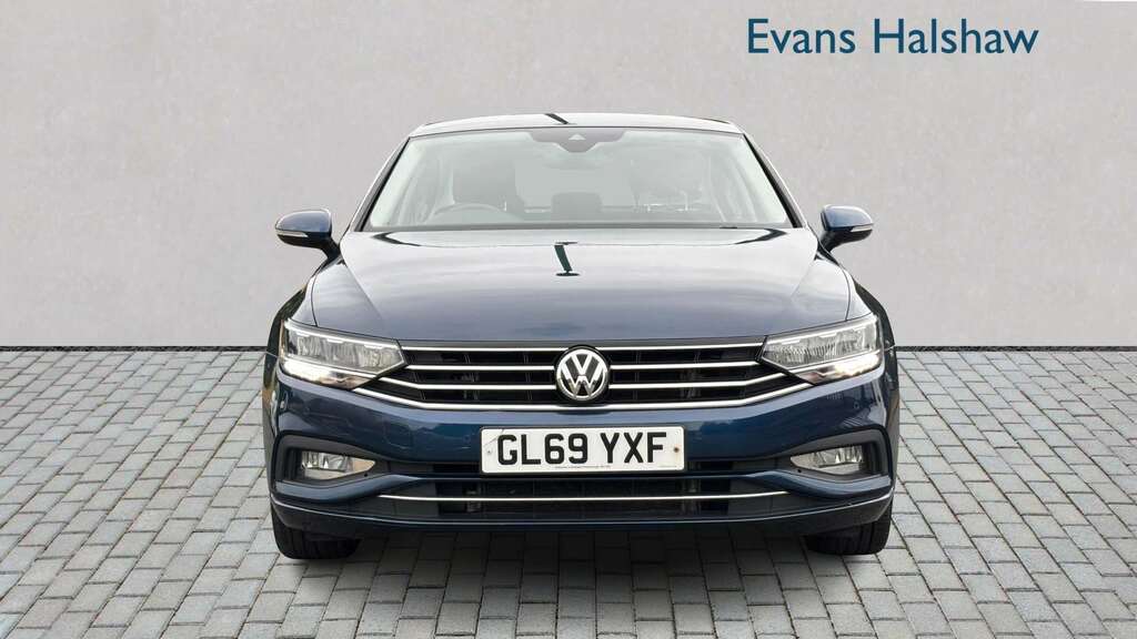 Volkswagen Passat 2.0 Tdi Evo Scr Se Nav 2019 Blue #4
