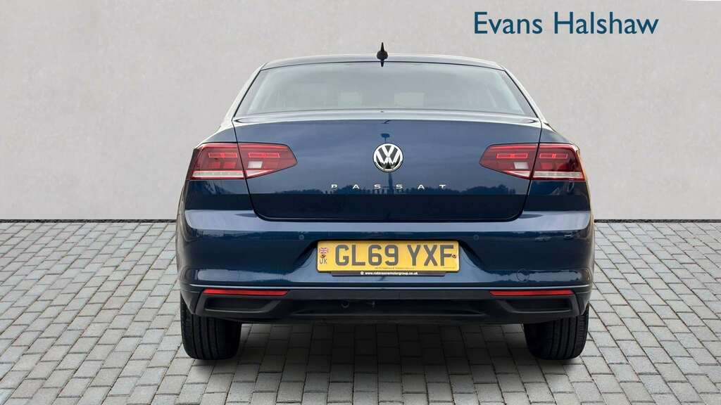 Volkswagen Passat 2.0 Tdi Evo Scr Se Nav 2019 Blue #5