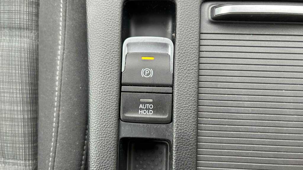 Volkswagen Passat 1.6 Se Tdi Dsg 119 Bhp Silver #18