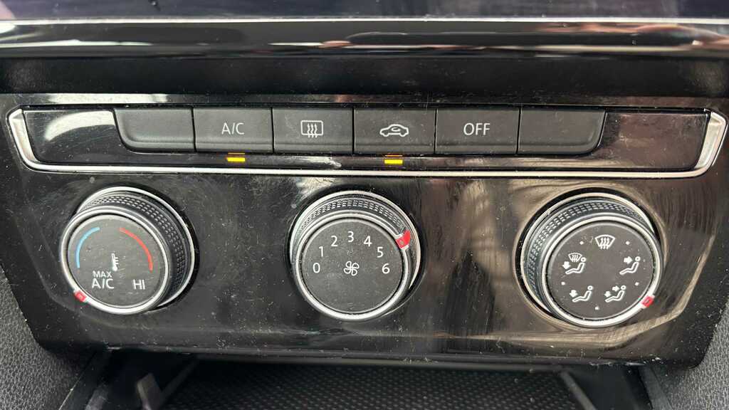 Volkswagen Passat 1.6 Se Tdi Dsg 119 Bhp Silver #21