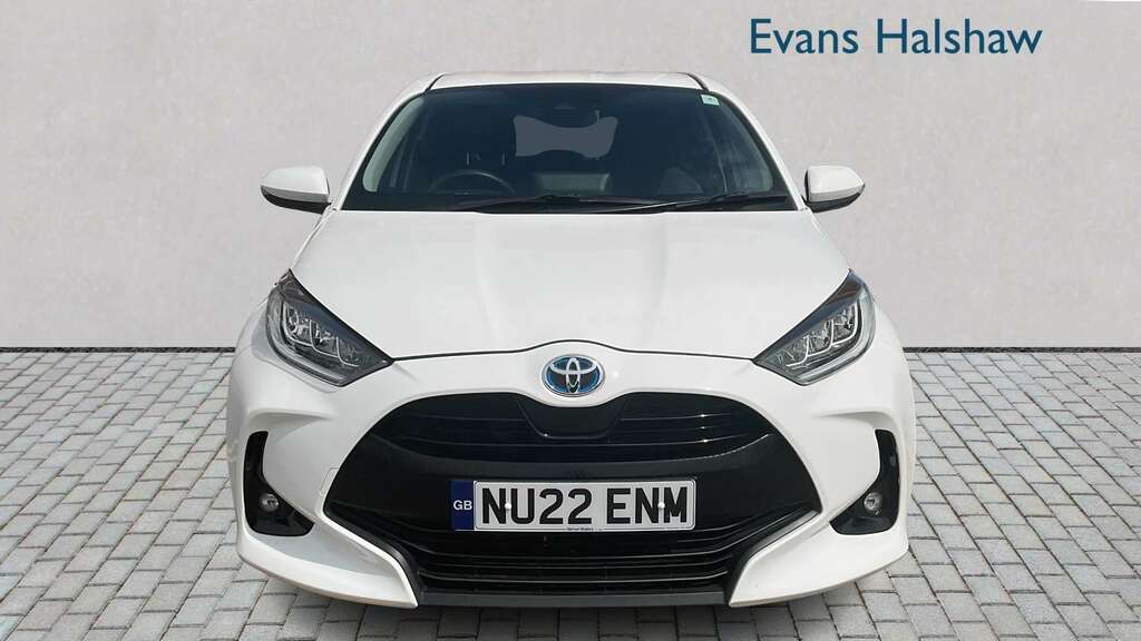 Toyota Yaris 1.5 Hybrid Design Cvt 2022 White #3