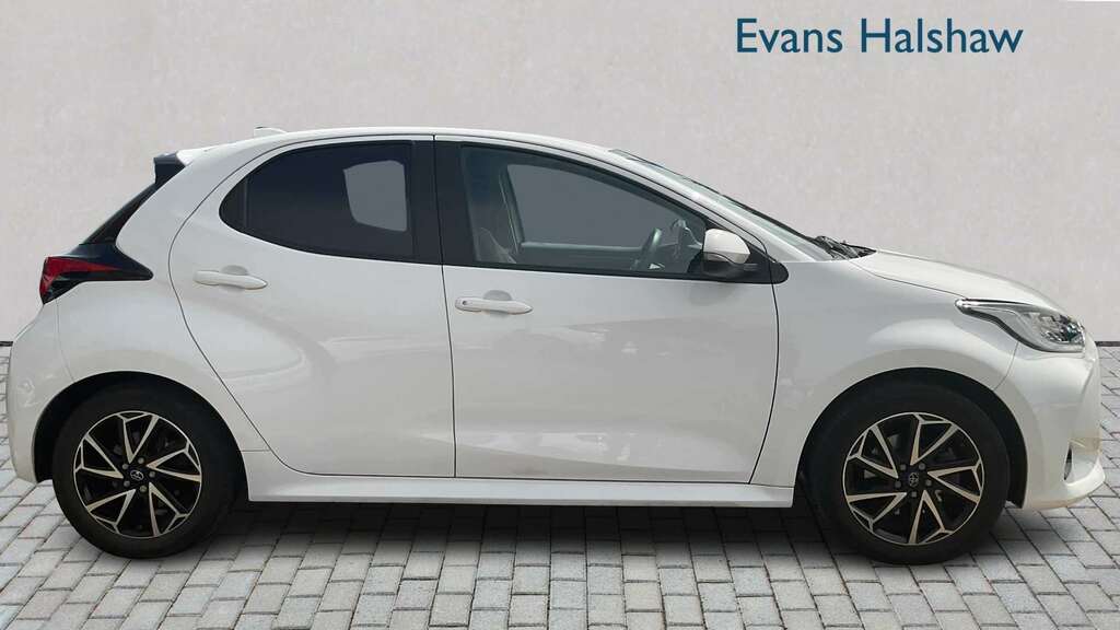 Toyota Yaris 1.5 Hybrid Design Cvt 2022 White #5