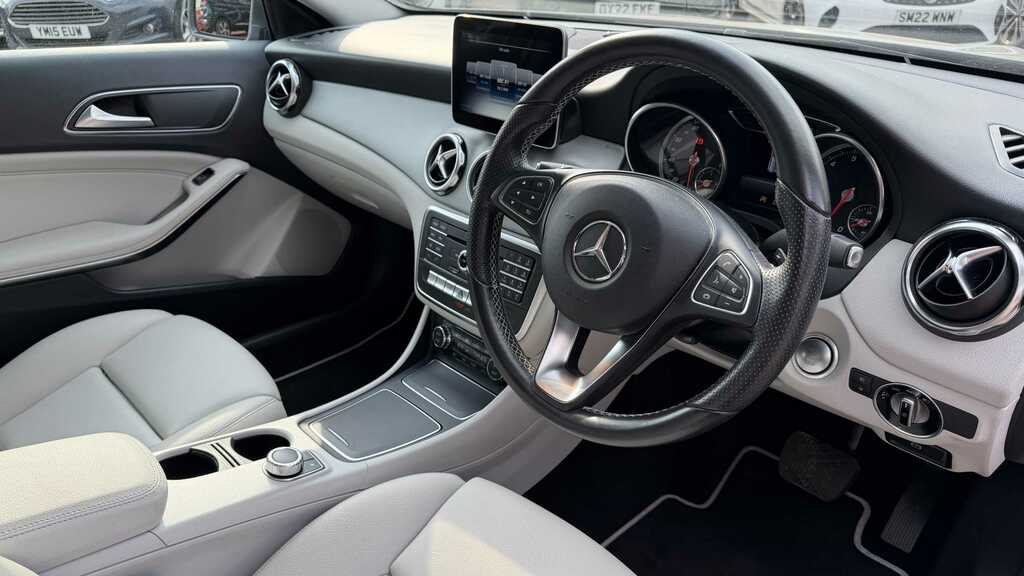 Mercedes-Benz GLA Class 2.1L Gla 200 D 4Matic Sport 134 Bhp Grey #8