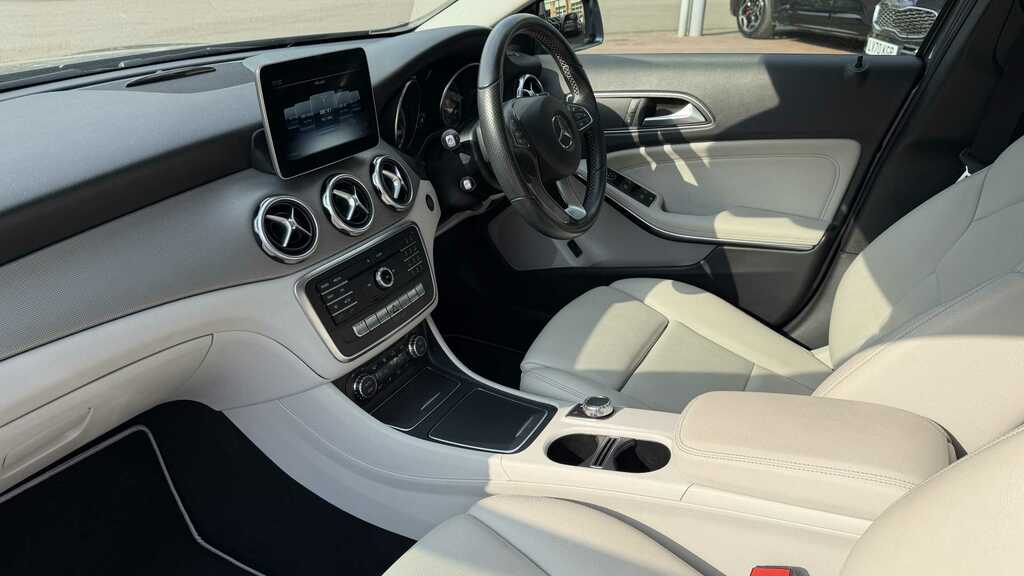 Mercedes-Benz GLA Class 2.1L Gla 200 D 4Matic Sport 134 Bhp Grey #10
