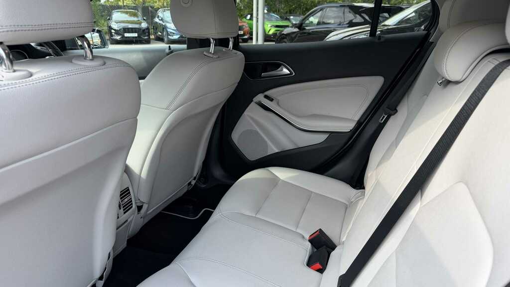 Mercedes-Benz GLA Class 2.1L Gla 200 D 4Matic Sport 134 Bhp Grey #11