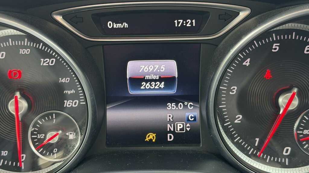 Mercedes-Benz GLA Class 2.1L Gla 200 D 4Matic Sport 134 Bhp Grey #13