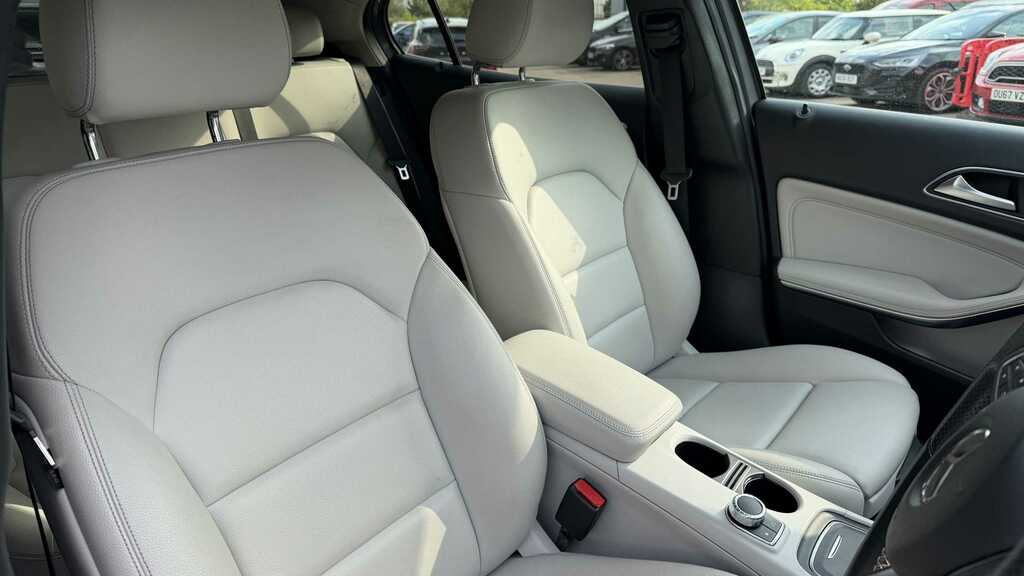 Mercedes-Benz GLA Class 2.1L Gla 200 D 4Matic Sport 134 Bhp Grey #9