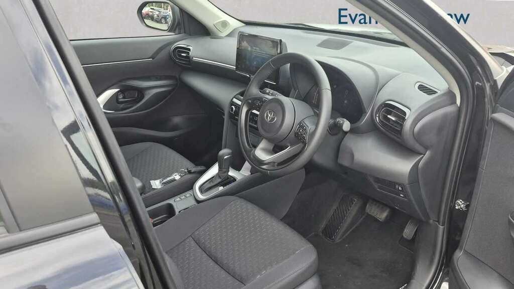 Toyota Yaris Cross 1.5 Hybrid Icon Cvt 2025 Black #6