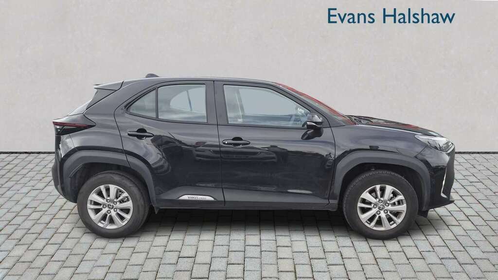 Toyota Yaris Cross 1.5 Hybrid Icon Cvt 2025 Black #4