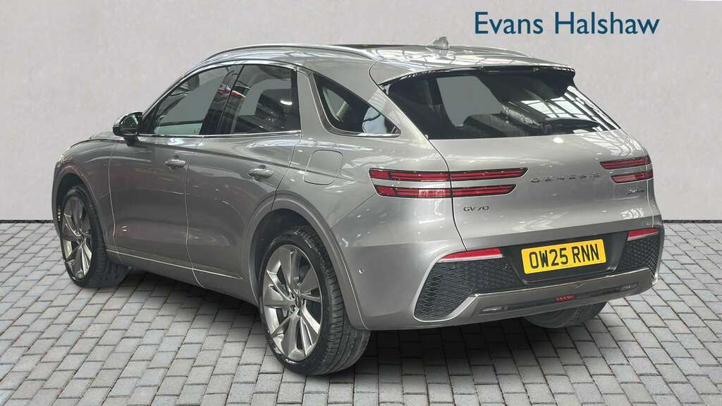 Genesis GV70 2.2D 201 Luxury Awd 2025 Silver #2