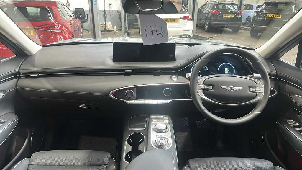 Genesis GV70 2.2D 201 Luxury Awd 2025 Silver #3
