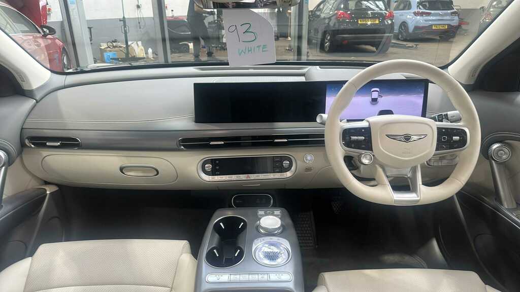 Genesis GV60 168Kw Pure 84Kwh 2025 Black #3