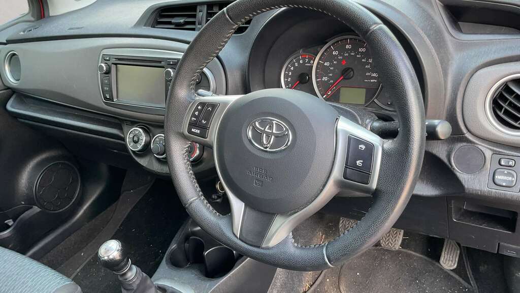 Toyota Yaris Trend White #6