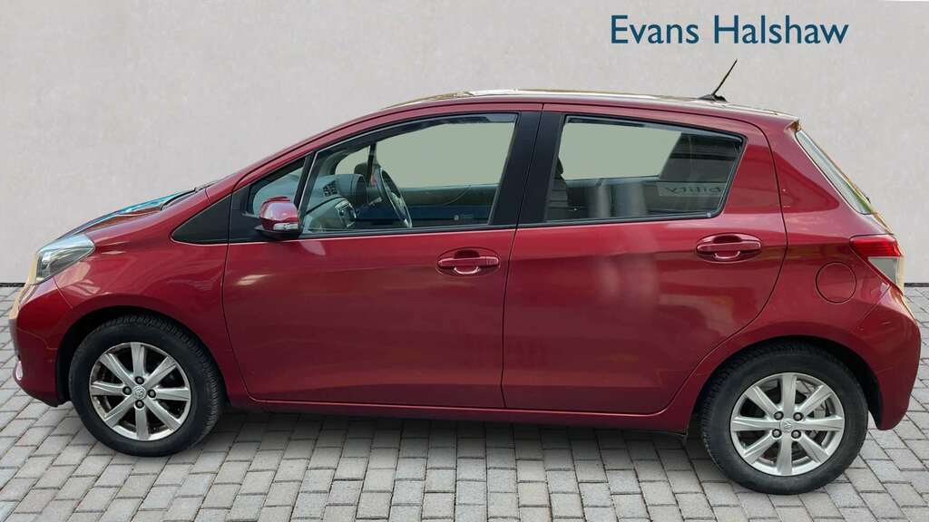 Toyota Yaris Trend White #3
