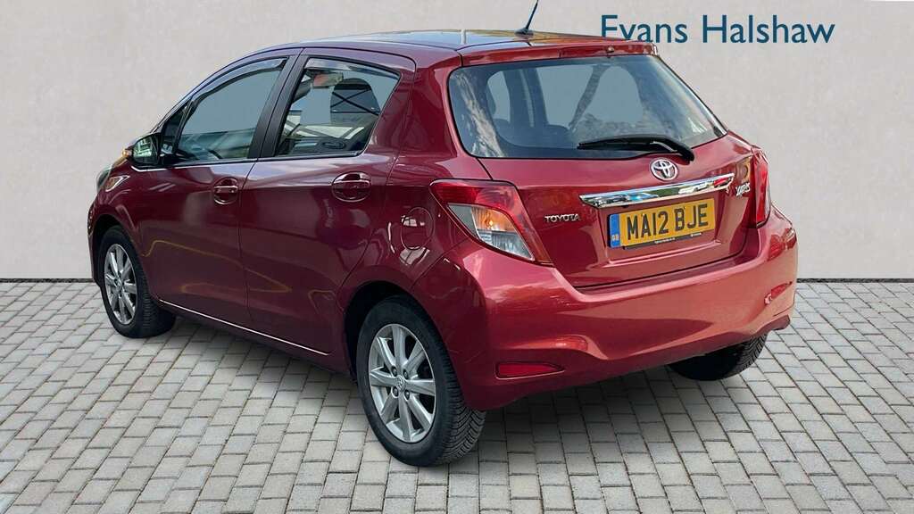 Toyota Yaris Trend White #2