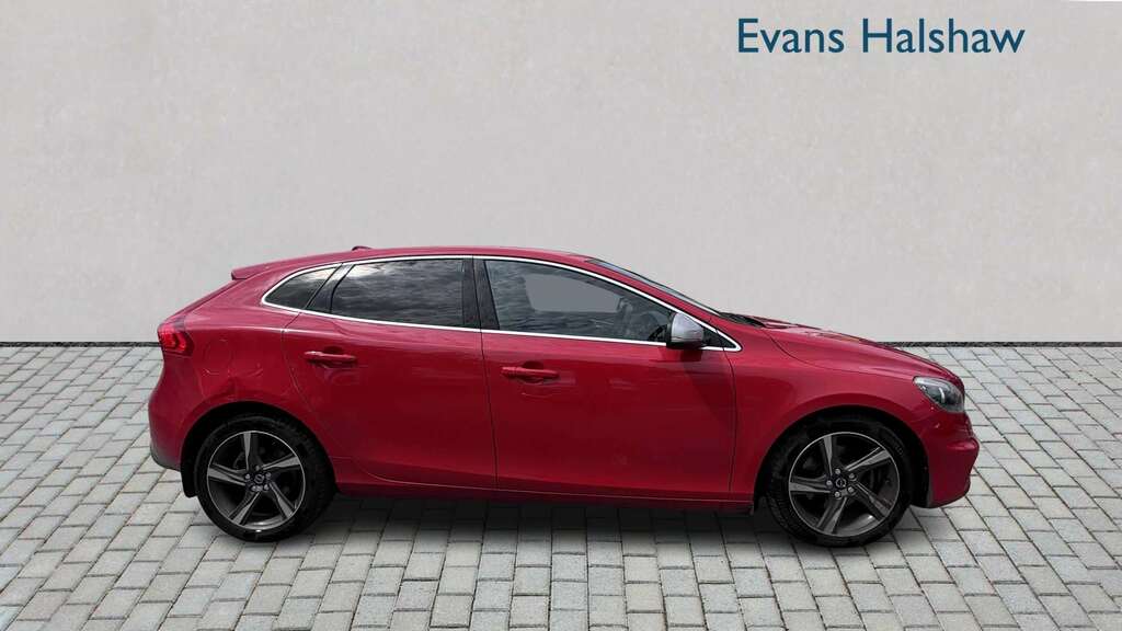 Volvo V40 D2 120 R Design 2016 Red #3