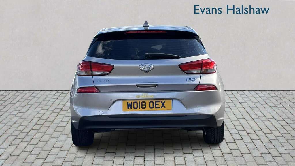 Hyundai I30 1.6 Crdi Se Nav Dct 2018 White #5