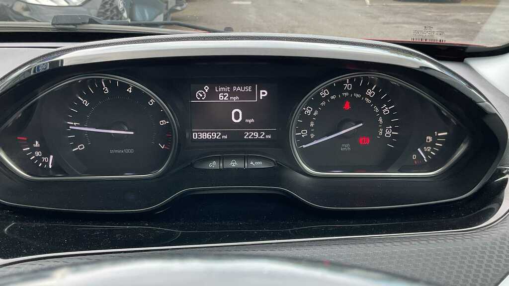 Peugeot 2008 1.2 Puretech 130 Allure  #9