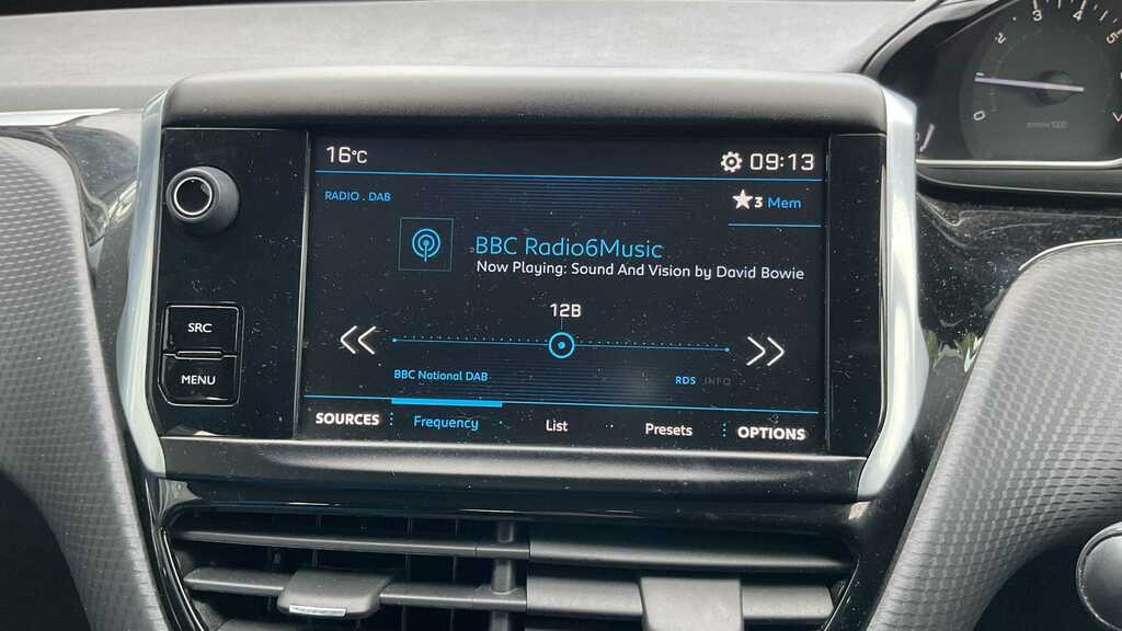 Peugeot 2008 1.2 Puretech 130 Allure  #8