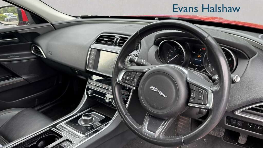 Jaguar XE 2.0D 180 Prestige 2017 Red #2
