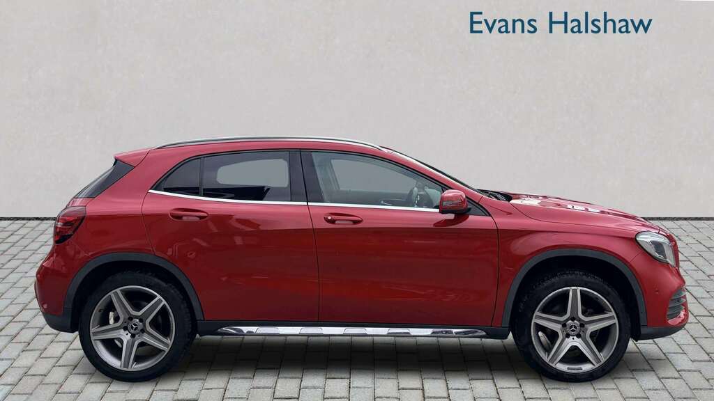 Mercedes-Benz GLA Class 200D Amg Line Premium 2017 Red #4